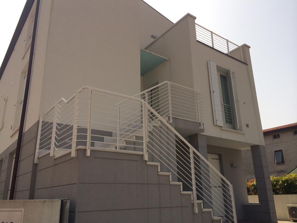 Appartamenti Villa Giulia - Walterigato Apartments Solo Per Famiglie ليدو دي يسولو المظهر الخارجي الصورة